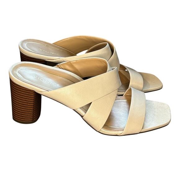 Vionic Merlot Soft Leather Strappy Sandal in Cream - size 10 - Picture 1 of 9
